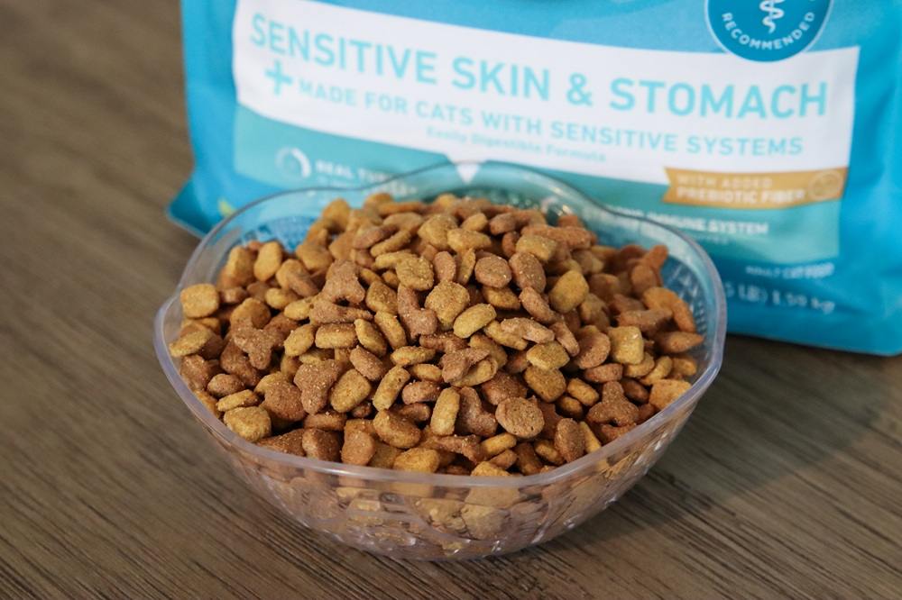 Purina One Plus Sensitive Skin & Stomach